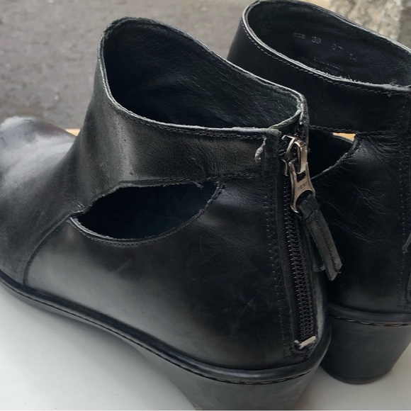 Dansko Bonita Black Leather Booties Boots Shoes Cut Out Zip Back EUR 39 US 8.5 - Picture 6 of 12